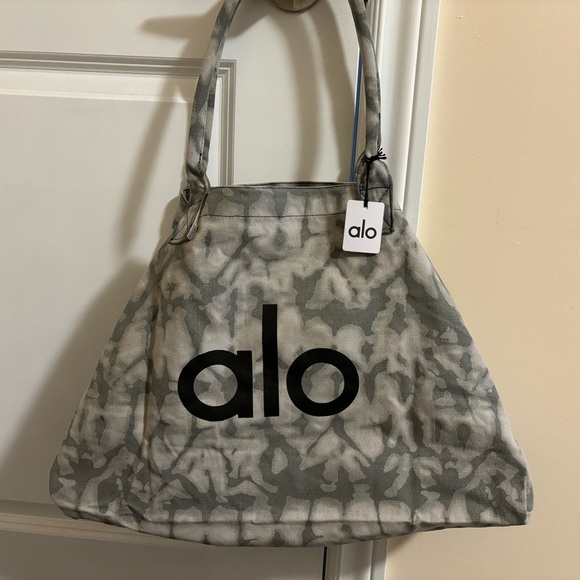 BNWT Alo Yoga Grey Tie Dye Tote Bag - Picture 3 of 3